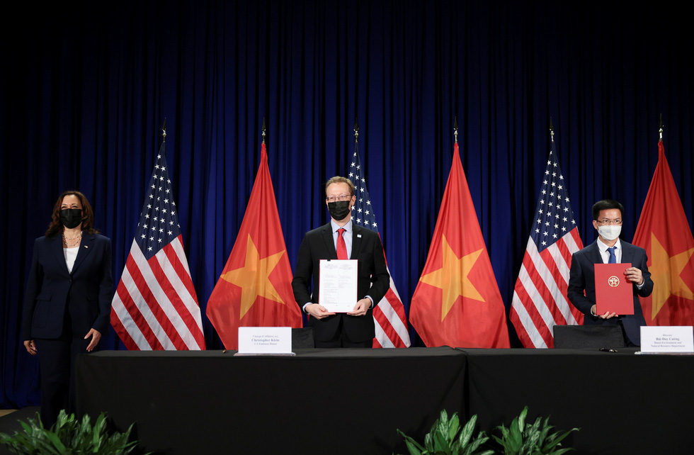 Những hình ảnh đáng nhớ của Phó tổng thống Mỹ Kamala Harris ở Việt Nam - Ảnh 10. Những hình ảnh đáng nhớ của Phó tổng thống Mỹ Kamala Harris ở Việt Nam - Ảnh 10.