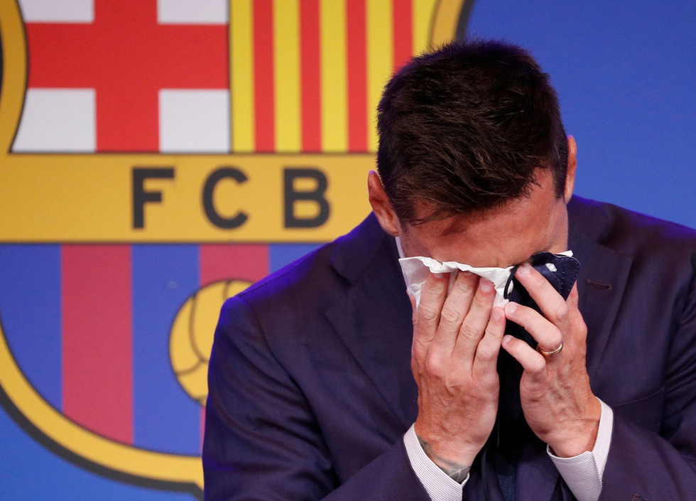 Messi khóc nhiều trong buổi họp báo chia tay Barca, chưa xác định bến đỗ mới - Ảnh 1. Messi khóc nhiều trong buổi họp báo chia tay Barca, chưa xác định bến đỗ mới - Ảnh 1.