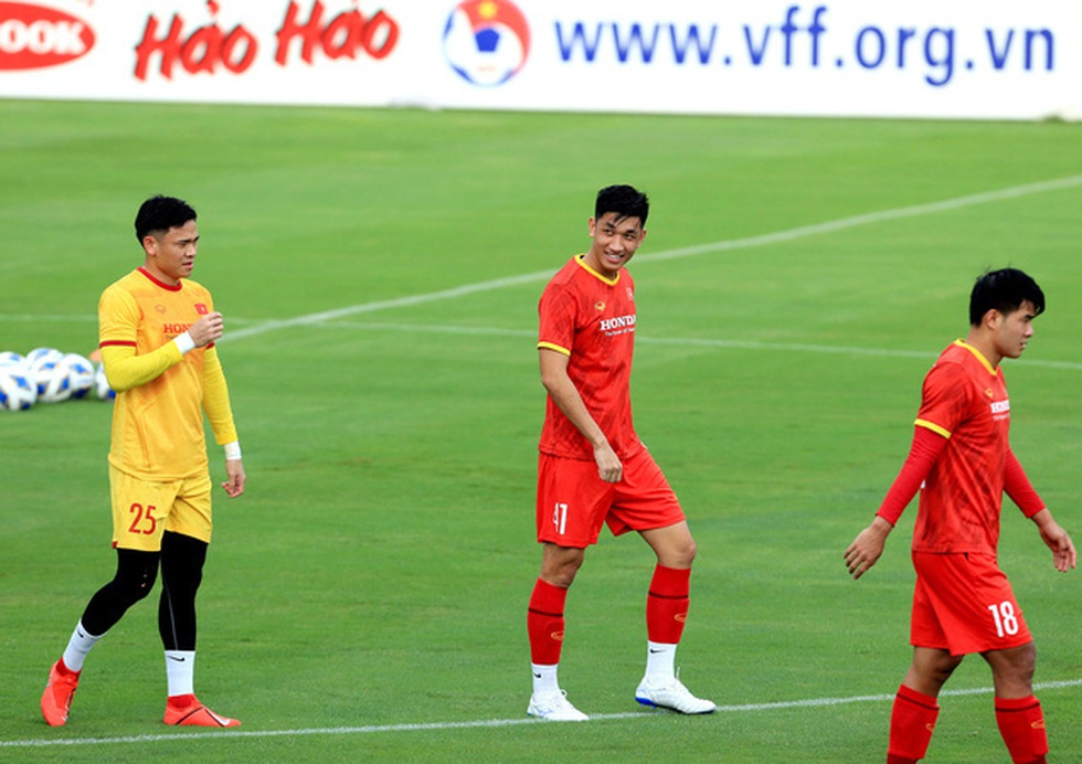 Công Phượng trở lại tập luyện cùng đội tuyển để chuẩn bị đá với Trung Quốc - Ảnh 4. Công Phượng trở lại tập luyện cùng đội tuyển để chuẩn bị đá với Trung Quốc - Ảnh 4.