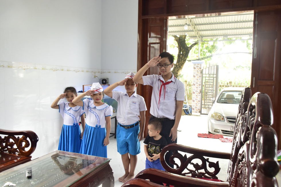 Những hình ảnh khó quên trong lễ khai giảng đặc biệt - Ảnh 6. Những hình ảnh khó quên trong lễ khai giảng đặc biệt - Ảnh 6.