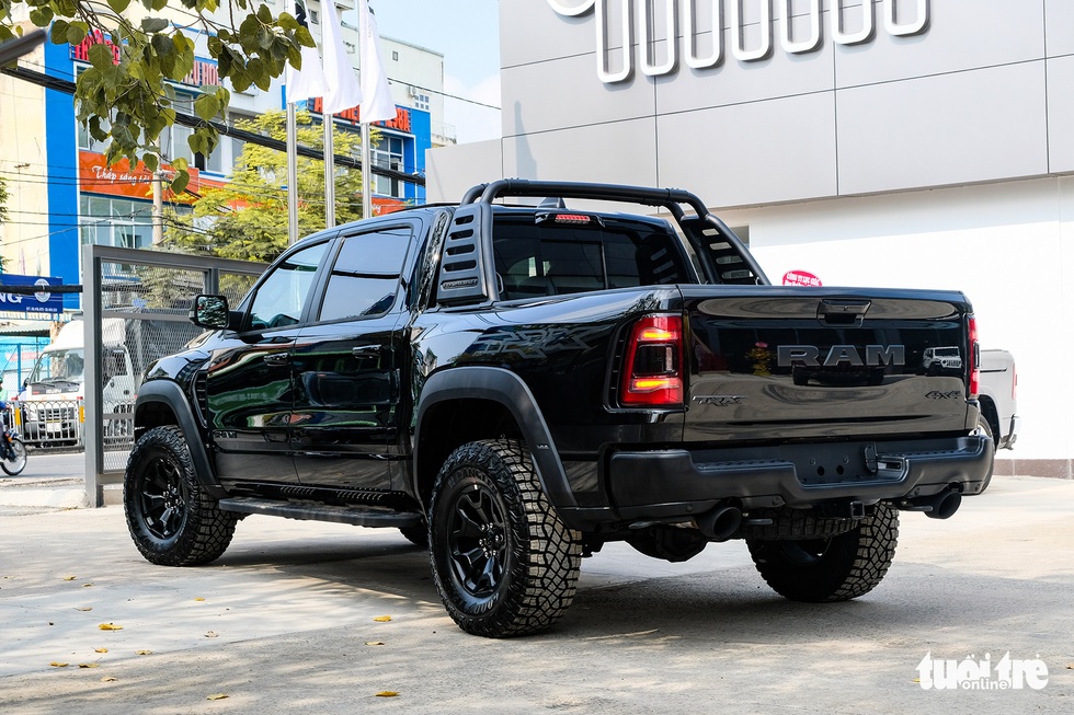 RAM 1500 TRX - bán tải mạnh nhất, đắt nhất Việt Nam giá 7,9 tỉ đồng - Ảnh 2. RAM 1500 TRX - bán tải mạnh nhất, đắt nhất Việt Nam giá 7,9 tỉ đồng - Ảnh 2.