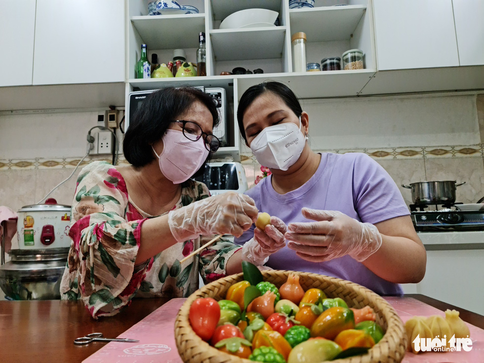  ‘Bánh trái cây làm xong chẳng nỡ... ăn - Ảnh 11.