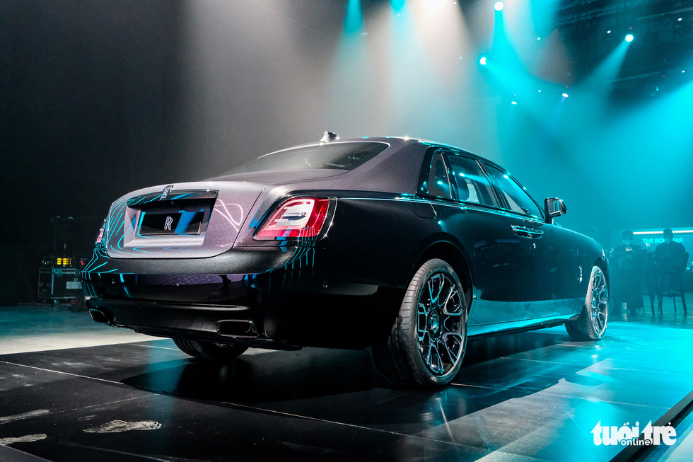 Rolls-Royce Ghost Black Badge thế hệ mới giá từ 33,7 tỉ đồng - sedan đắt thứ 2 Việt Nam - Ảnh 4.
