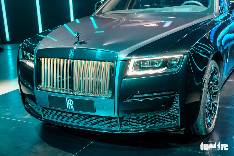 Rolls-Royce Ghost Black Badge thế hệ mới giá từ 33,7 tỉ đồng - sedan đắt thứ 2 Việt Nam - Ảnh 5. Rolls-Royce Ghost Black Badge thế hệ mới giá từ 33,7 tỉ đồng - sedan đắt thứ 2 Việt Nam - Ảnh 5.
