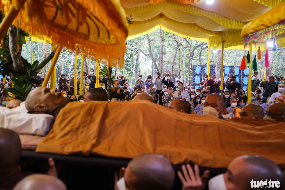 Những hình ảnh tại lễ nhập kim quan Thiền sư Thích Nhất Hạnh - Ảnh 8.