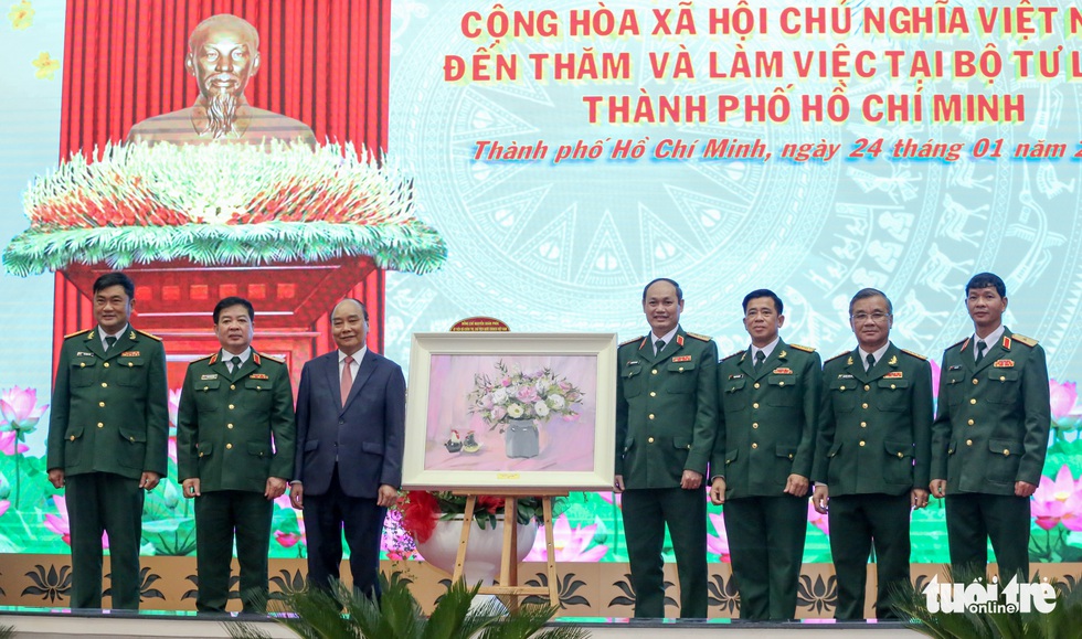 Chủ tịch nước Nguyễn Xuân Phúc chúc Tết Công an và Bộ tư lệnh TP.HCM - Ảnh 9. Chủ tịch nước Nguyễn Xuân Phúc chúc Tết Công an và Bộ tư lệnh TP.HCM - Ảnh 9.