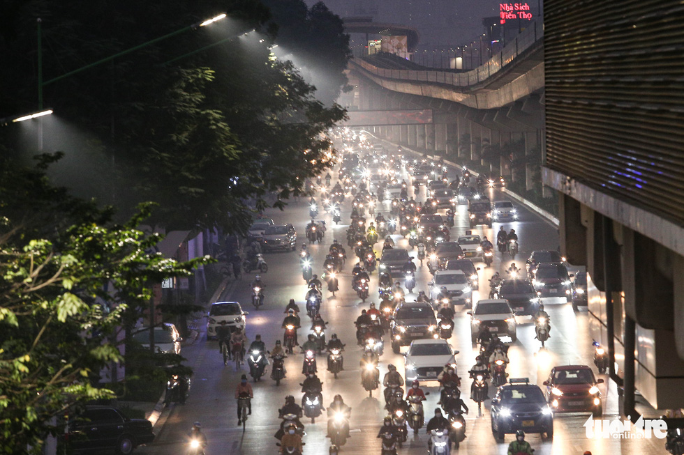 Sau lễ, nhiều tuyến đường vào nội thành Hà Nội ùn tắc kéo dài - Ảnh 7.