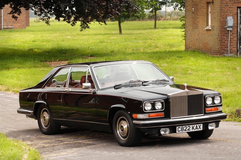 Những thiết kế ôtô thảm họa nhất thế giới: Từ xe vô danh tới cả Rolls-Royce - Ảnh 12. Những thiết kế ôtô thảm họa nhất thế giới: Từ xe vô danh tới cả Rolls-Royce - Ảnh 12.