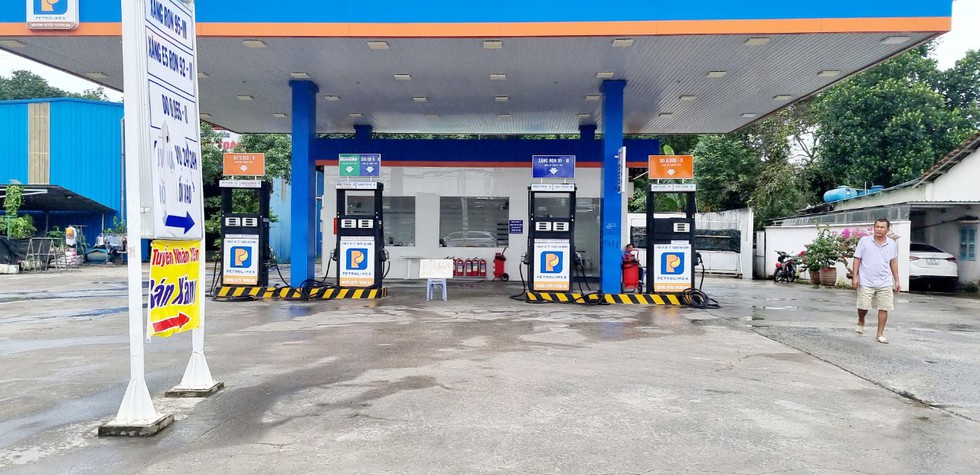 Bình Dương chật vật vì hàng loạt cây xăng treo biển hết hàng, chờ hoàn thiện pháp lý… - Ảnh 9. Bình Dương chật vật vì hàng loạt cây xăng treo biển hết hàng, chờ hoàn thiện pháp lý… - Ảnh 9.