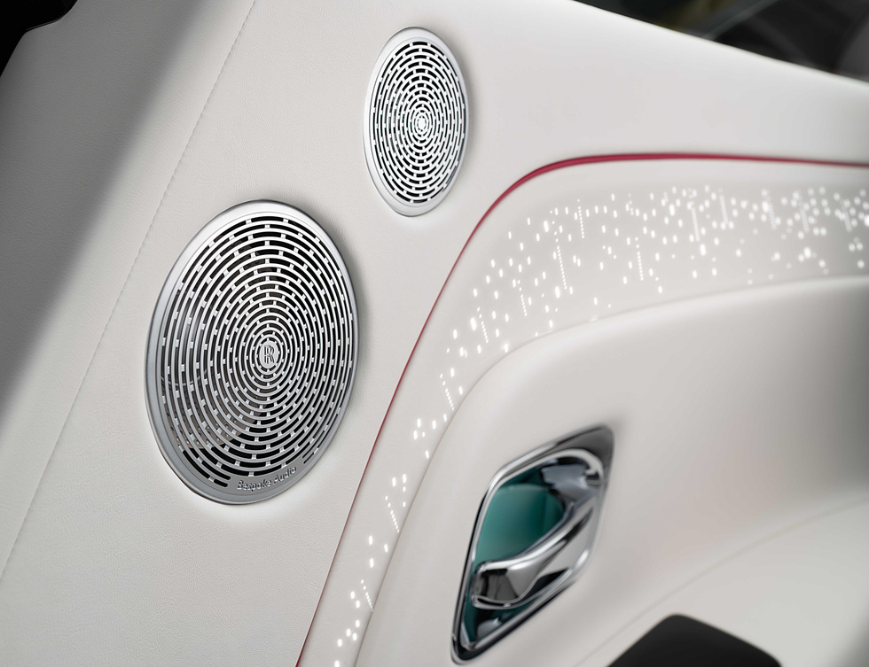 Rolls-Royce Spectre ra mắt: Xe điện sang xịn nhất thế giới, chạy 520km/sạc - Ảnh 17.