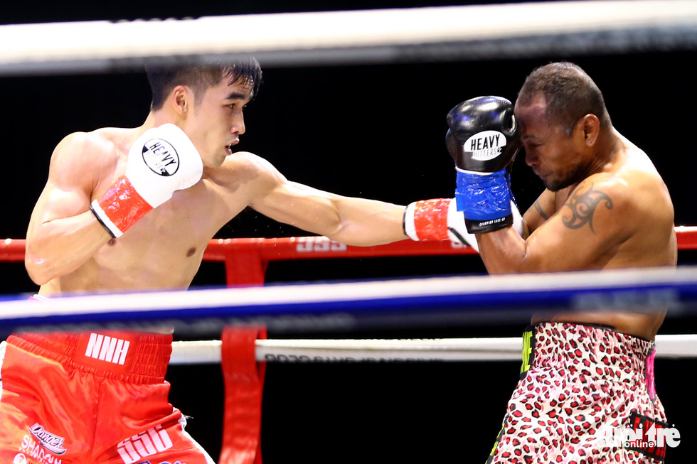 Tái xuất sau 3 năm, Trương Đình Hoàng hạ knock-out đối thủ Indonesia - Ảnh 5.