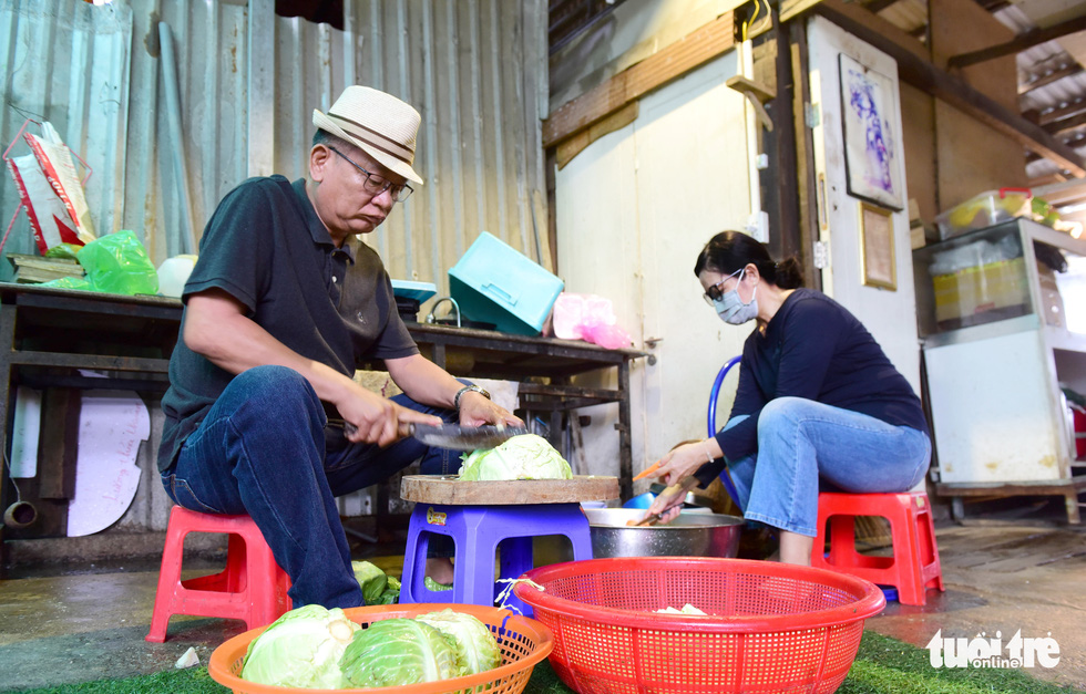 Cường Ba Cu - Gã giang hồ hoàn lương chăm lo bữa ăn cho bệnh nhân nghèo - Ảnh 1.