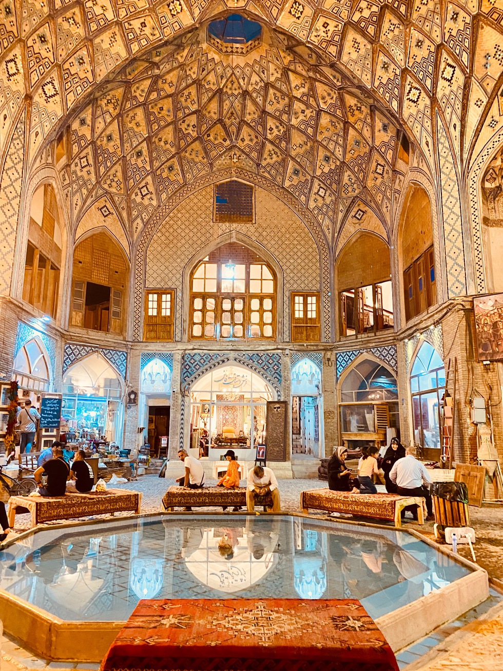 Choáng ngợp với những mái vòm cổ tích ở Iran - xứ sở Ba Tư diệu kỳ - Ảnh 5. Choáng ngợp với những mái vòm cổ tích ở Iran - xứ sở Ba Tư diệu kỳ - Ảnh 5.