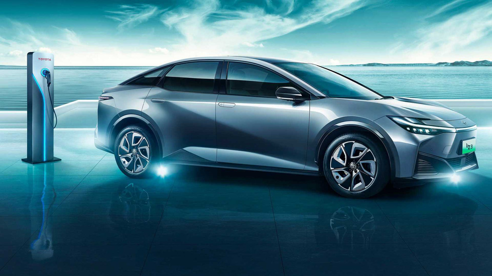 Toyota ra mắt sedan điện đầu tiên: Hợp tác với Trung Quốc, chạy 600km/sạc - Ảnh 3.