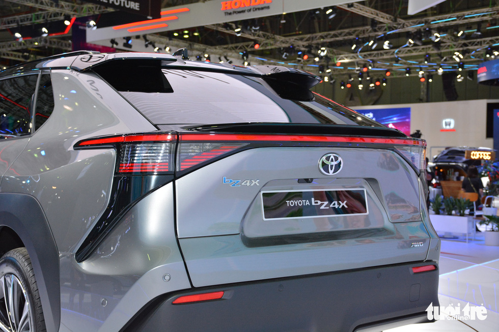 Chi tiết Toyota bZ4X tại VMS 2022: SUV điện tầm trung sáng cửa bán đại trà tại Việt Nam - Ảnh 9.