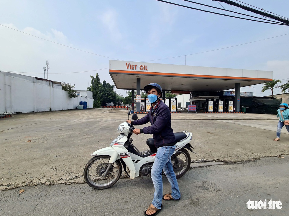 Trên đường Xuyên Á ở TP.HCM, hơn 10km có gần 10 cây xăng hết xăng - Ảnh 5. Trên đường Xuyên Á ở TP.HCM, hơn 10km có gần 10 cây xăng hết xăng - Ảnh 5.