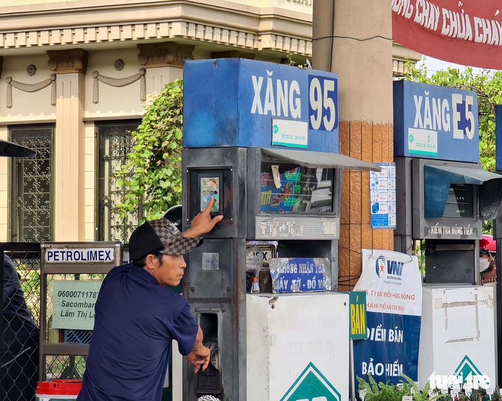 Trên đường Xuyên Á ở TP.HCM, hơn 10km có gần 10 cây xăng hết xăng - Ảnh 8. Trên đường Xuyên Á ở TP.HCM, hơn 10km có gần 10 cây xăng hết xăng - Ảnh 8.