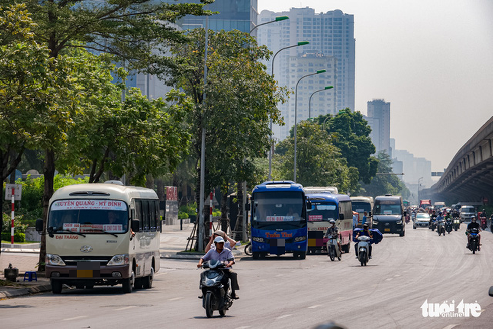 Bị phạt vì đỗ xe bắt khách dọc đường, tài xế xe khách nói biết sai nhưng vì miếng cơm manh áo - Ảnh 5.