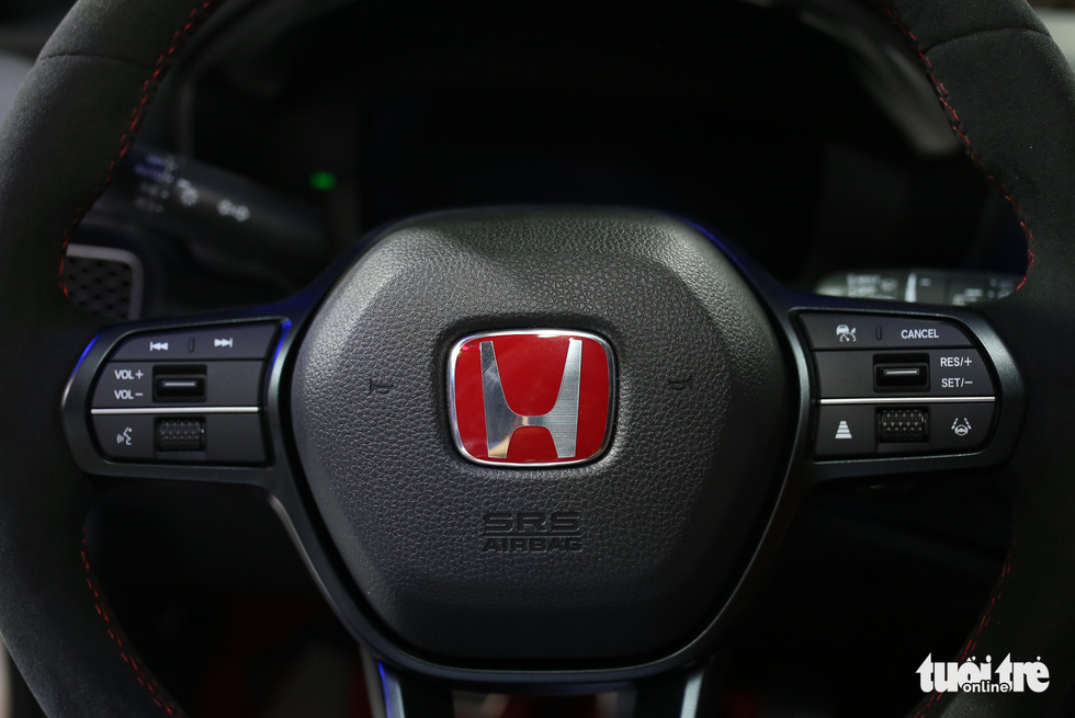 Honda Civic Type R - Xe số sàn nhưng phanh tay điện tử duy nhất tại VMS 2022 - Ảnh 10.