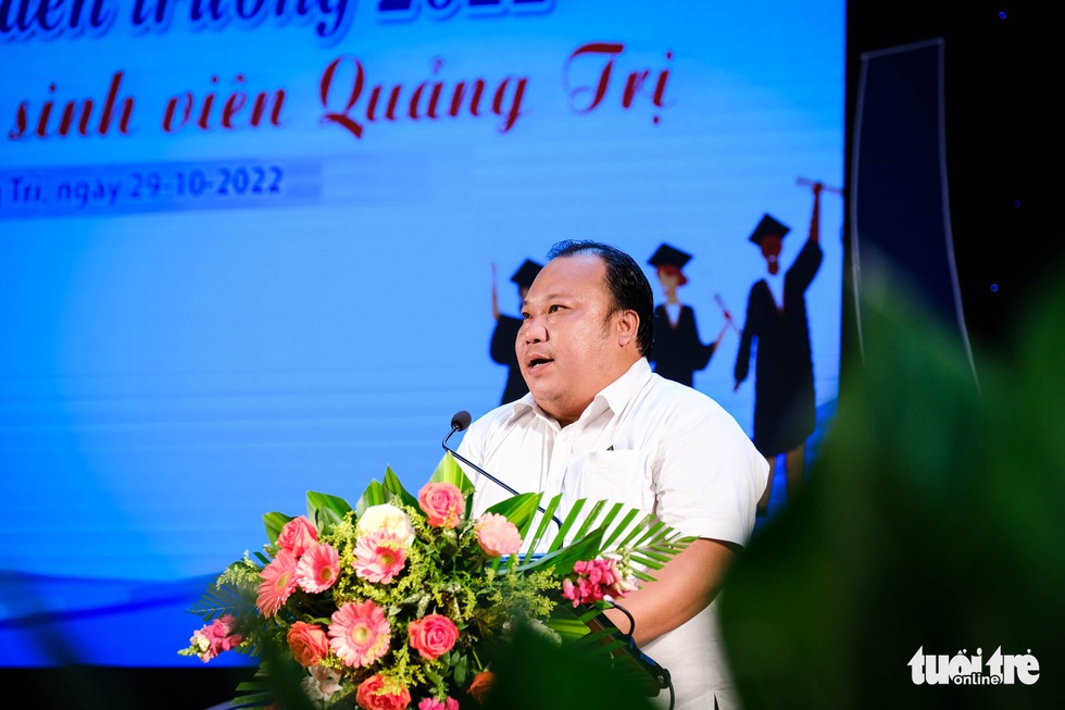 Đêm Quảng Trị yêu thương, Tiếp sức đến trường 100 tân sinh viên, mỗi bạn 15 triệu đồng - Ảnh 3. Đêm Quảng Trị yêu thương, Tiếp sức đến trường 100 tân sinh viên, mỗi bạn 15 triệu đồng - Ảnh 3.