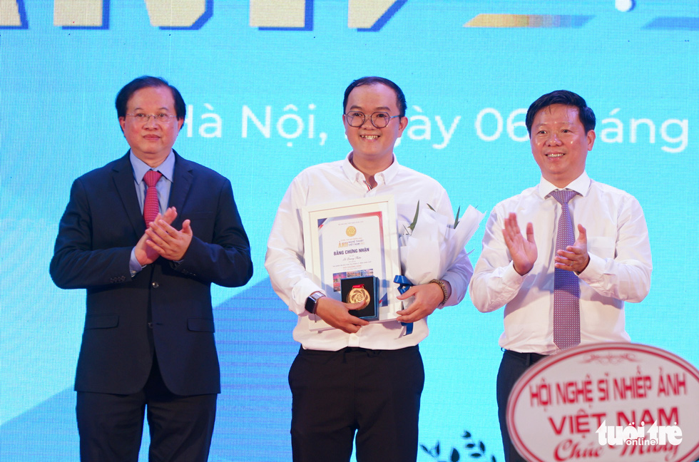 Ảnh cầu Thủ Thiêm 2 giành huy chương vàng Ảnh nghệ thuật Việt Nam năm 2022 - Ảnh 1.