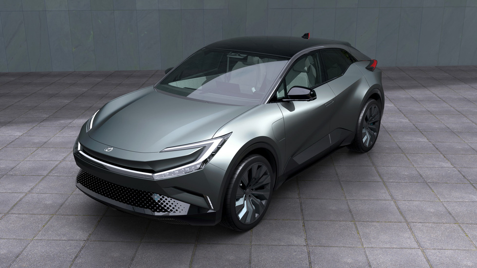 Toyota nhá hàng SUV điện mới toanh: Màn hình gấp, nhiều điểm thiết kế lạ mắt - Ảnh 1.