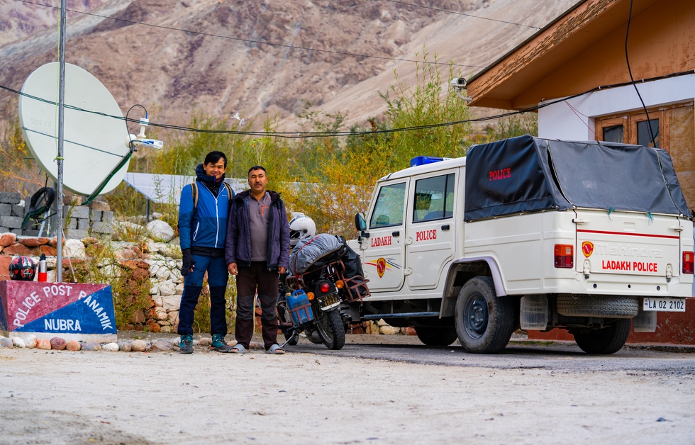 Chạy xe máy dưới núi tuyết tại Ladakh và kỷ niệm lạc đường trong đêm của travel blogger Việt - Ảnh 12. Chạy xe máy dưới núi tuyết tại Ladakh và kỷ niệm lạc đường trong đêm của travel blogger Việt - Ảnh 12.