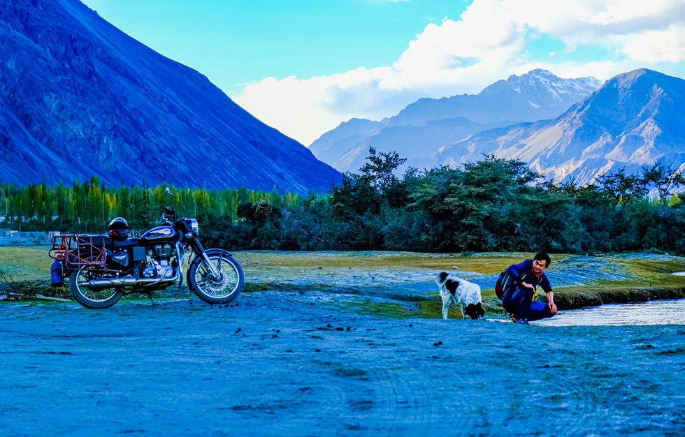 Chạy xe máy dưới núi tuyết tại Ladakh và kỷ niệm lạc đường trong đêm của travel blogger Việt - Ảnh 15. Chạy xe máy dưới núi tuyết tại Ladakh và kỷ niệm lạc đường trong đêm của travel blogger Việt - Ảnh 15.