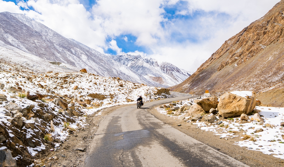 Chạy xe máy dưới núi tuyết tại Ladakh và kỷ niệm lạc đường trong đêm của travel blogger Việt - Ảnh 19. Chạy xe máy dưới núi tuyết tại Ladakh và kỷ niệm lạc đường trong đêm của travel blogger Việt - Ảnh 19.