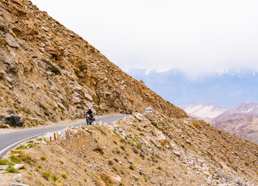Chạy xe máy dưới núi tuyết tại Ladakh và kỷ niệm lạc đường trong đêm của travel blogger Việt - Ảnh 6. Chạy xe máy dưới núi tuyết tại Ladakh và kỷ niệm lạc đường trong đêm của travel blogger Việt - Ảnh 6.