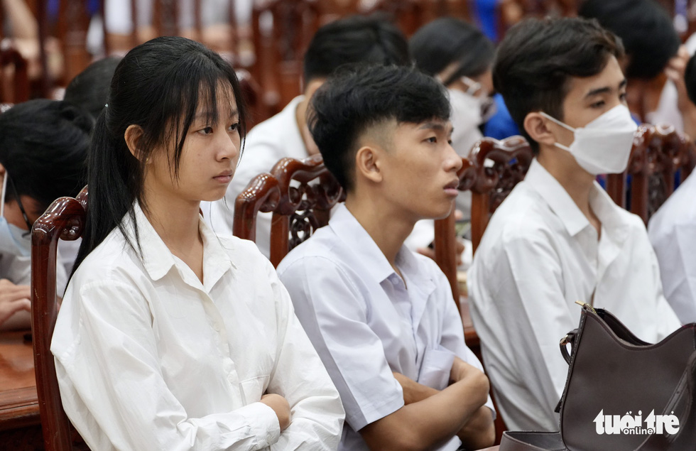 Ngày Nhà giáo Việt Nam, trao yêu thương trong từng suất học bổng - Ảnh 3.