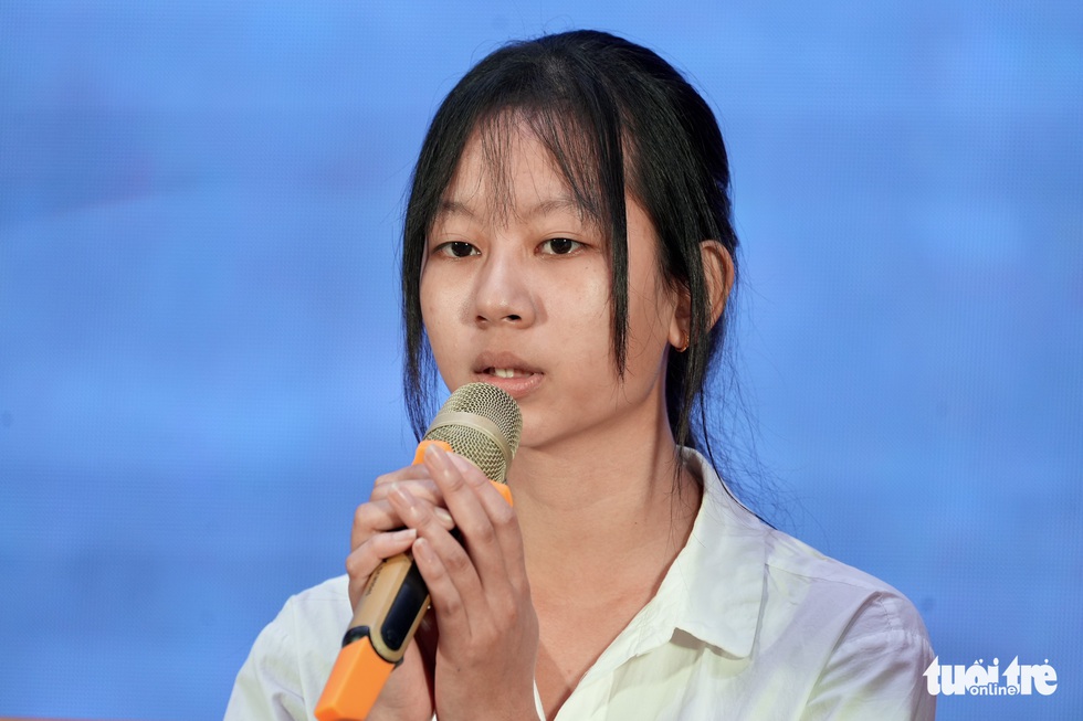 Ngày Nhà giáo Việt Nam, trao yêu thương trong từng suất học bổng - Ảnh 8. Ngày Nhà giáo Việt Nam, trao yêu thương trong từng suất học bổng - Ảnh 8.