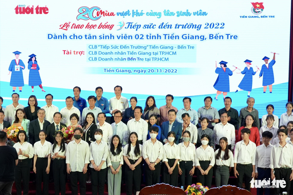 Ngày Nhà giáo Việt Nam, trao yêu thương trong từng suất học bổng - Ảnh 19.