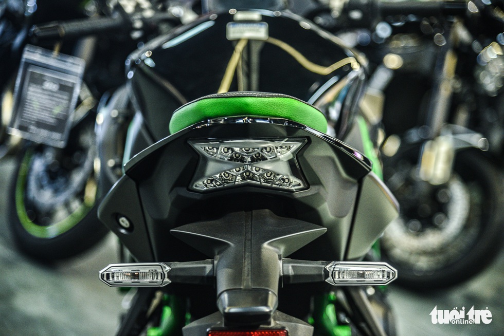 Kawasaki Z H2 - Mô tô 1.000 phân khối, giá chính hãng 770 triệu đồng - Ảnh 7. Kawasaki Z H2 - Mô tô 1.000 phân khối, giá chính hãng 770 triệu đồng - Ảnh 7.
