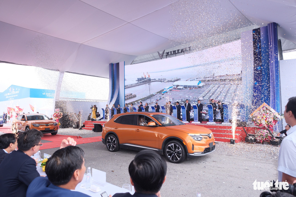Thủ tướng Phạm Minh Chính dự lễ xuất khẩu lô xe điện  VF 8 sang Mỹ - Ảnh 9.