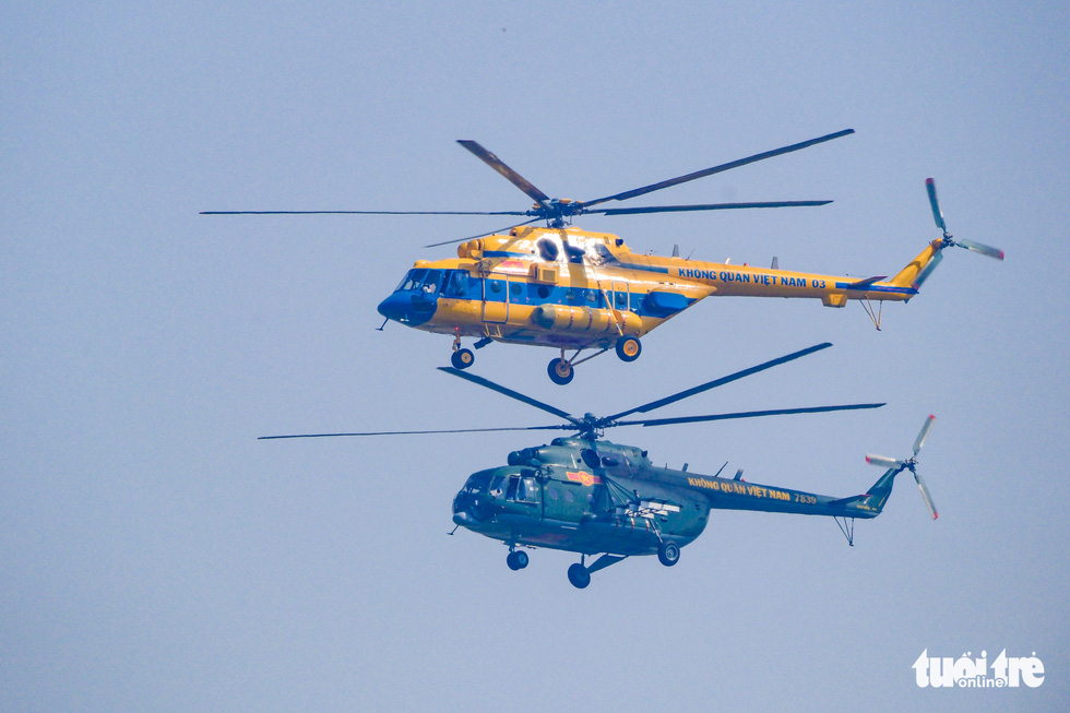 Loạt tiêm kích Su30-MK2 và trực thăng Mi diễn tập trên bầu trời Hà Nội - Ảnh 7.