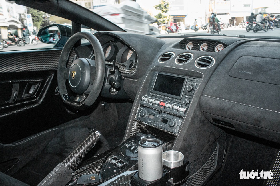 Ông Đặng Lê Nguyên Vũ tậu Lamborghini Gallardo Spyder Performante hàng hiếm tại Việt Nam - Ảnh 10. Ông Đặng Lê Nguyên Vũ tậu Lamborghini Gallardo Spyder Performante hàng hiếm tại Việt Nam - Ảnh 10.