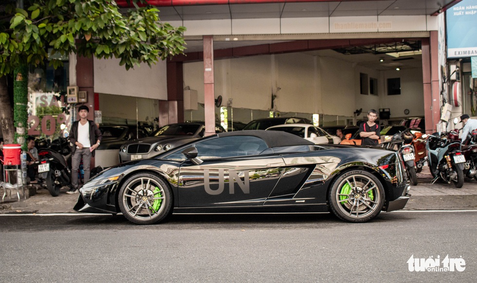 Ông Đặng Lê Nguyên Vũ tậu Lamborghini Gallardo Spyder Performante hàng hiếm tại Việt Nam - Ảnh 5. Ông Đặng Lê Nguyên Vũ tậu Lamborghini Gallardo Spyder Performante hàng hiếm tại Việt Nam - Ảnh 5.