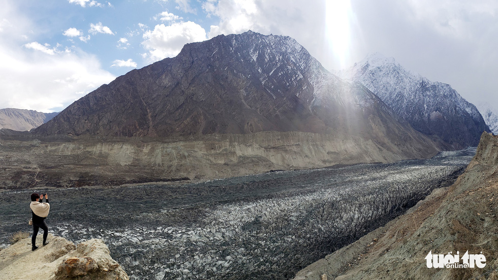 Vượt ‘kỳ quan thứ 8’ đến thung lũng sắc màu ở Pakistan - Ảnh 15.
