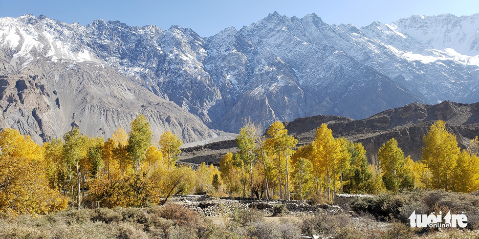 Vượt ‘kỳ quan thứ 8’ đến thung lũng sắc màu ở Pakistan - Ảnh 22.