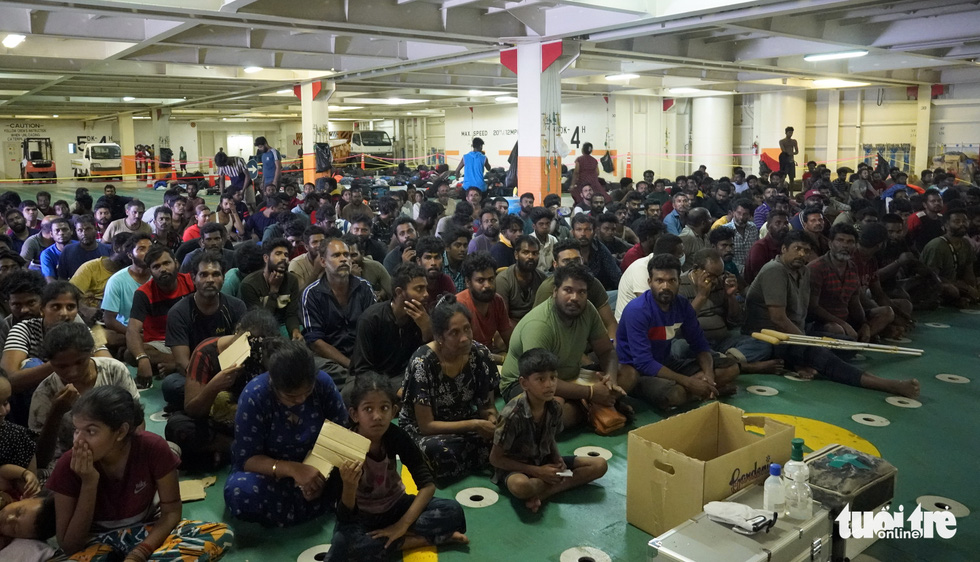 Vất vả đưa 303 người Sri Lanka gặp nạn trên vùng biển Trường Sa vào bờ Vũng Tàu - Ảnh 8.