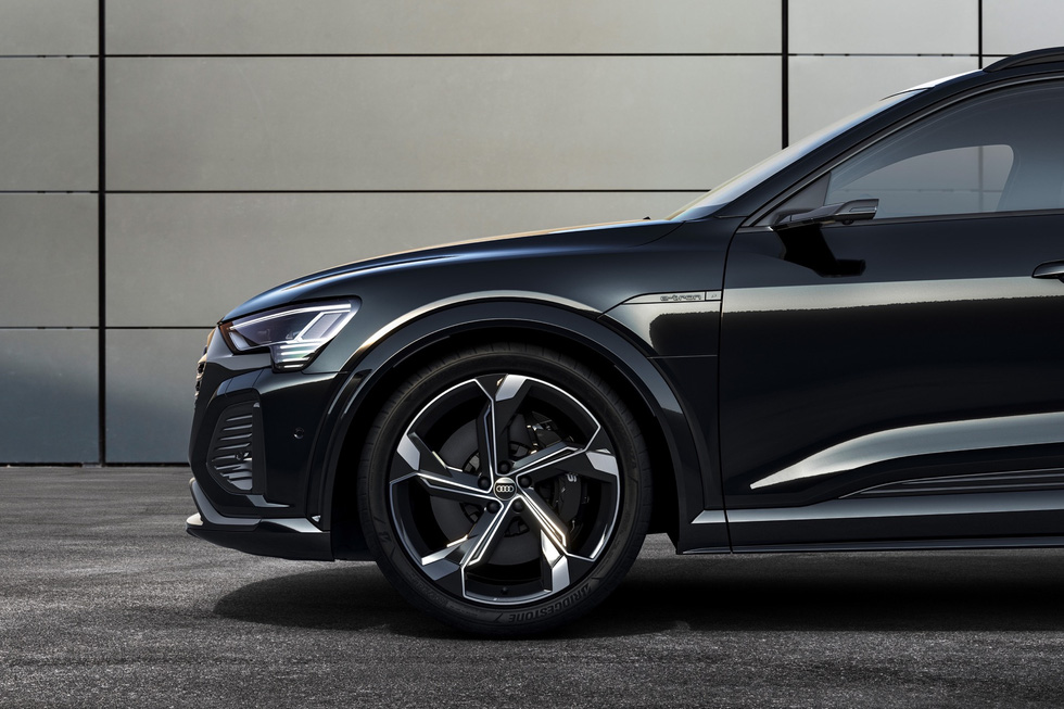 Audi Q8 e-tron ra mắt: Xe điện tiện nghi nhất của Audi - Ảnh 10.