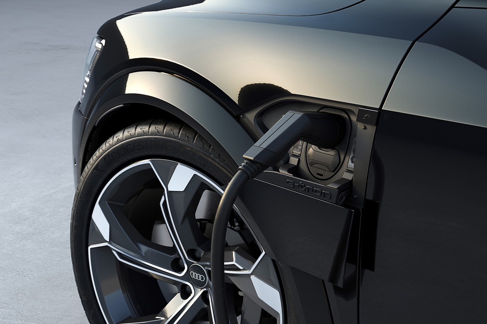 Audi Q8 e-tron ra mắt: Xe điện tiện nghi nhất của Audi - Ảnh 12.