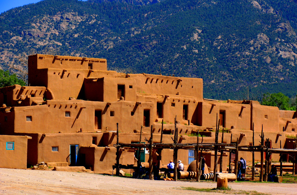 Những ngôi nhà pueblo hồi sinh ở Santa Fe - Ảnh 2.