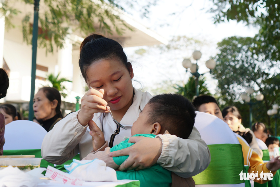 Ngày của phở: Đưa những tô phở yêu thương đến với trẻ em bại não tại Nam Định - Ảnh 1.