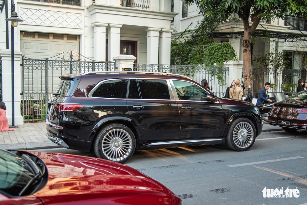 Dàn xe khủng diễu hành tại Hà Nội: Khoảng 20 chiếc Genesis cùng đoàn với Rolls-Royce, Bentley - Ảnh 4. Dàn xe khủng diễu hành tại Hà Nội: Khoảng 20 chiếc Genesis cùng đoàn với Rolls-Royce, Bentley - Ảnh 4.