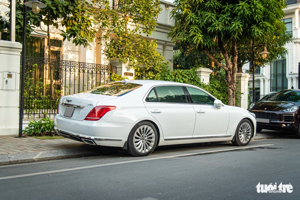 Dàn xe khủng diễu hành tại Hà Nội: Khoảng 20 chiếc Genesis cùng đoàn với Rolls-Royce, Bentley - Ảnh 7. Dàn xe khủng diễu hành tại Hà Nội: Khoảng 20 chiếc Genesis cùng đoàn với Rolls-Royce, Bentley - Ảnh 7.