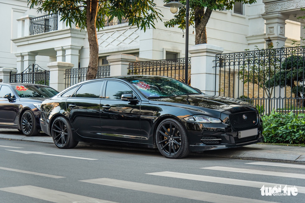 Dàn xe khủng diễu hành tại Hà Nội: Khoảng 20 chiếc Genesis cùng đoàn với Rolls-Royce, Bentley - Ảnh 17. Dàn xe khủng diễu hành tại Hà Nội: Khoảng 20 chiếc Genesis cùng đoàn với Rolls-Royce, Bentley - Ảnh 17.