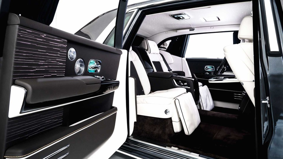 Rolls-Royce khoe 6 xe độc bản mới đại gia Trung Đông: Mỗi xe một kiểu nguyên tố - Ảnh 8. Rolls-Royce khoe 6 xe độc bản mới đại gia Trung Đông: Mỗi xe một kiểu nguyên tố - Ảnh 8.