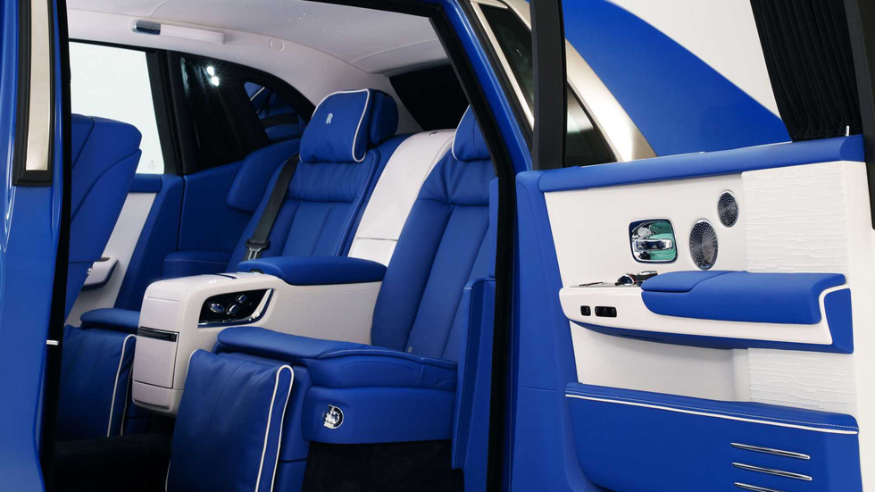 Rolls-Royce khoe 6 xe độc bản mới đại gia Trung Đông: Mỗi xe một kiểu nguyên tố - Ảnh 17. Rolls-Royce khoe 6 xe độc bản mới đại gia Trung Đông: Mỗi xe một kiểu nguyên tố - Ảnh 17.